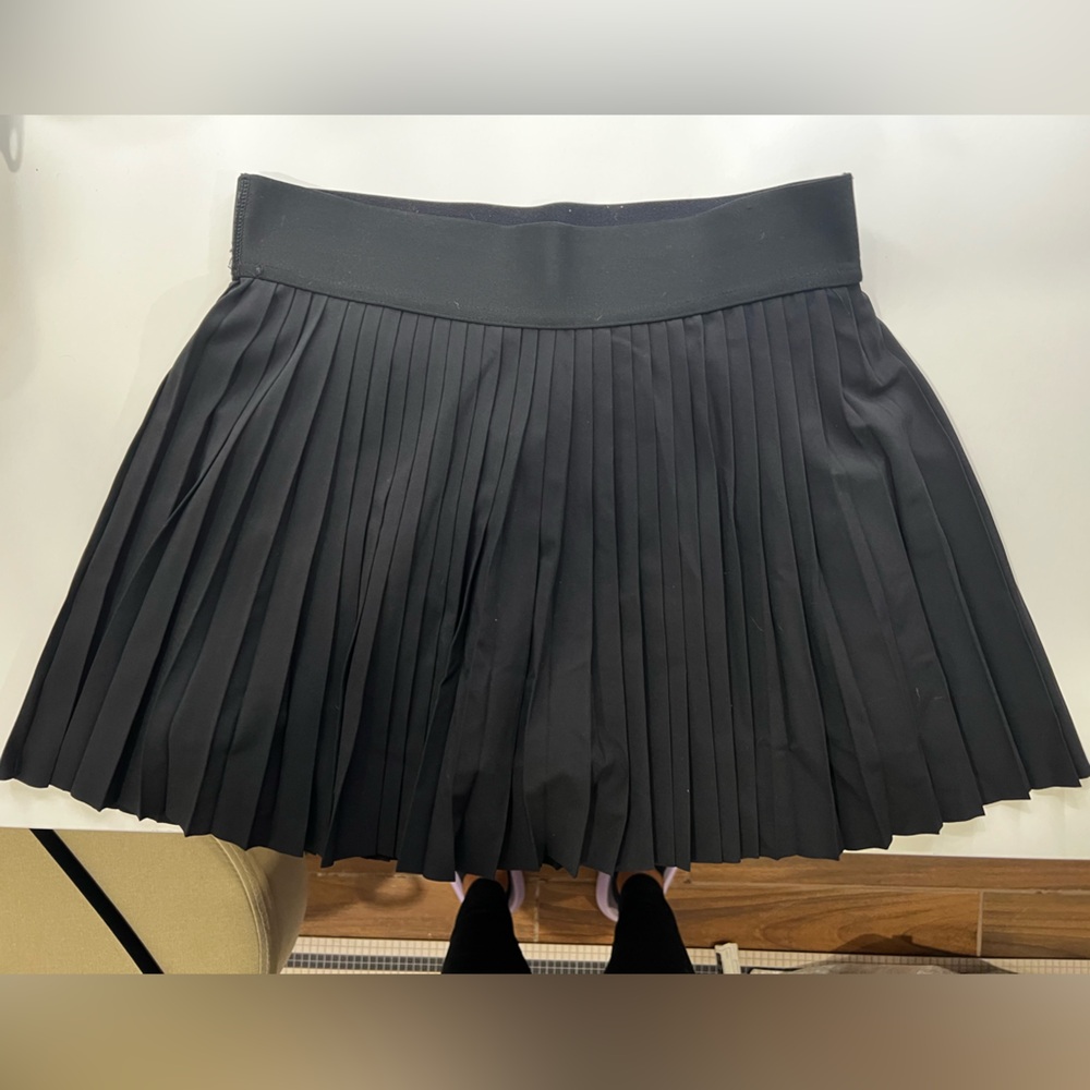 Aritzia TNA black pleated mini tennis skirt / skort